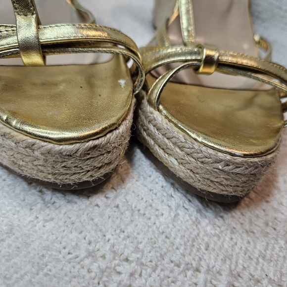 Colin Stuart Gold Strappy Leather Platform Wedge Heel Size 8.5 Womens - Picture 9 of 15